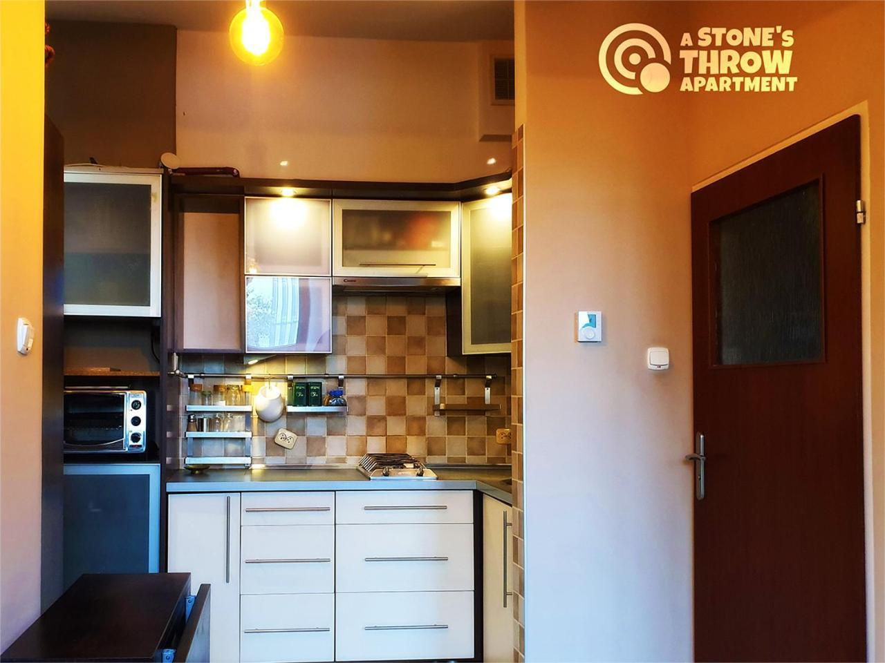 A Stone'S Throw Apartment Krakkó Kültér fotó